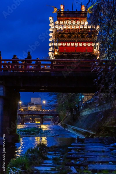 Obraz 春の高山祭り　宵祭り
