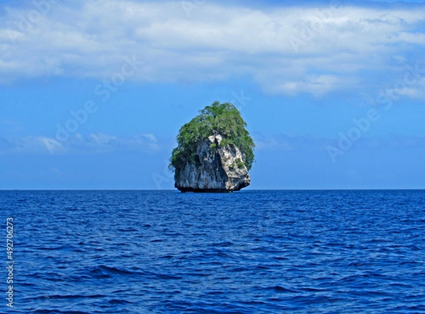 Obraz Philippines' Island in Palawan Formed Like a Cupcake 