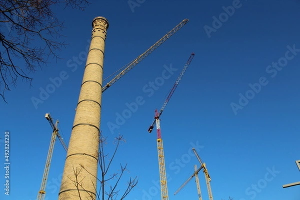 Obraz Chimenea y Grúas