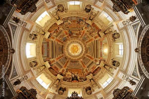 Obraz Cúpula barroca de la Iglesia de San Luis de los Franceses en Sevilla, España. Arquitectura barroca de Sevilla 