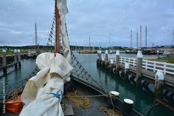 Obraz Sailing to harbour in Oost- Vlieland Island on Wadden Sea