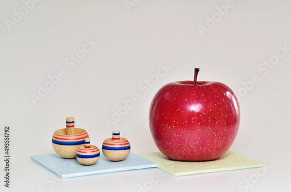 Obraz リンゴと独楽