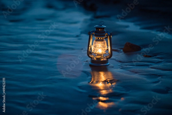 Fototapeta 川の流れとオイルランタン