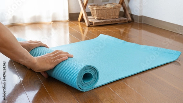 Fototapeta ヨガマットを広げる・丸める　準備・片付けイメージ