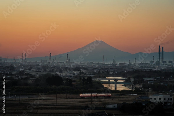 Obraz 小湊鉄道と富士山と夕焼け