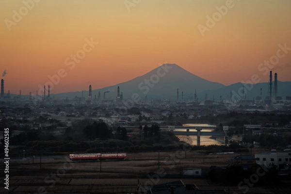Obraz 小湊鉄道と富士山と夕焼け