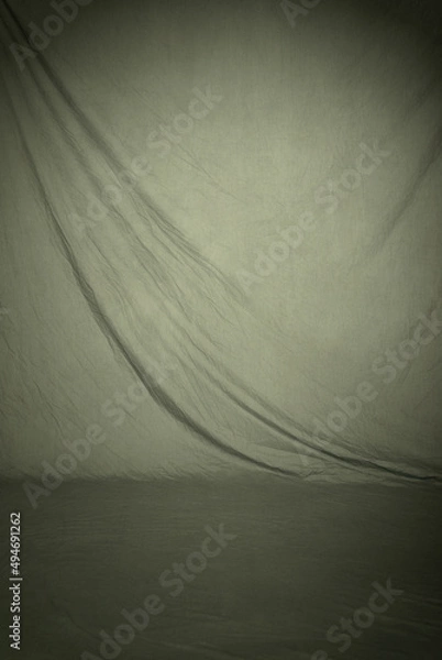 Fototapeta Warm gray draped cloth fabric, a photography studio backdrop which includes the floor area for full length photos. Also good as graphic resources and page layouts.