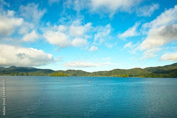 Obraz 青空と猪苗代湖（日本の福島県）
