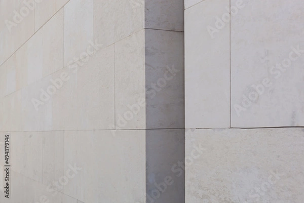 Fototapeta Modern light architecture with clear lines. Light stone facade. Moderne helle Architektur mit klaren Linien. Helle Steinfassade. 