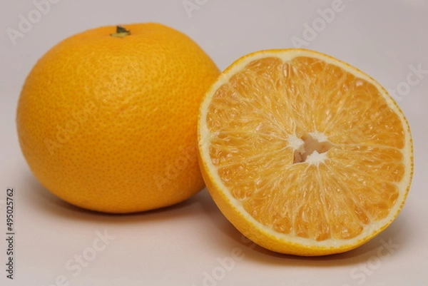 Obraz 日本の「八朔」という名のオレンジ、半分にカットした果物