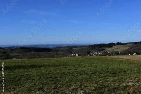 Obraz Landschaften mit kleinen Hunsrück-Dörfern an einem sonnigen Wintertag