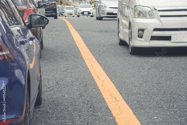 Fototapeta 黄色センターライン　はみ出し禁止