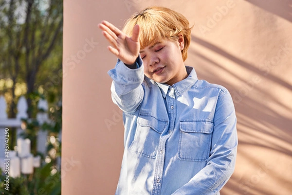 Obraz woman dancing with hand up