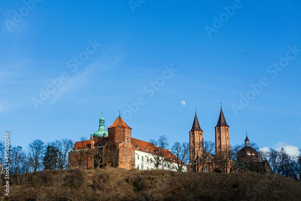 Fototapeta Płock - Plock - View of the Tumskie hill in Plock, Poland in spring. Bazylika Katedralna Wniebowzięcia NMP