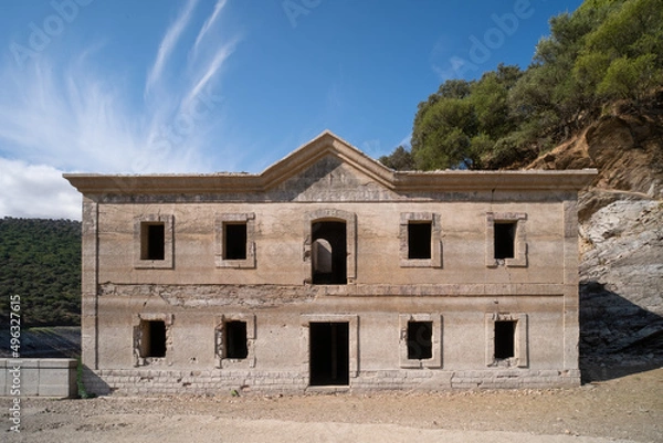 Fototapeta Old construction next to Cardenal bridge over Tagus river
