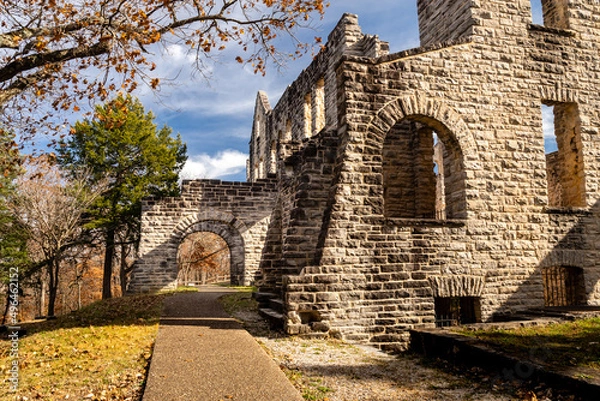 Obraz Stone walls of the abandoned mansion of Ha Ha Tonka State Park, Missouri, form interesting patterns and shapes.
