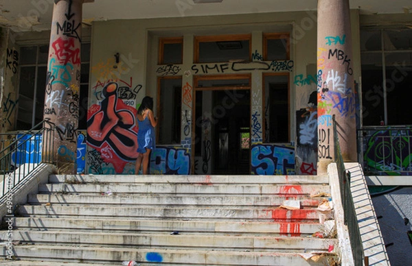 Obraz Abandoned entrance