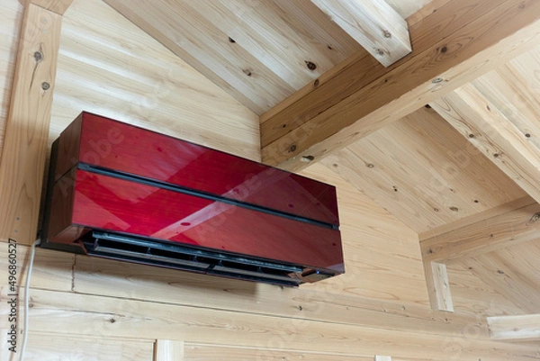 Fototapeta 木造の家に設置されたエアコン