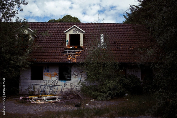 Fototapeta old abandoned house
