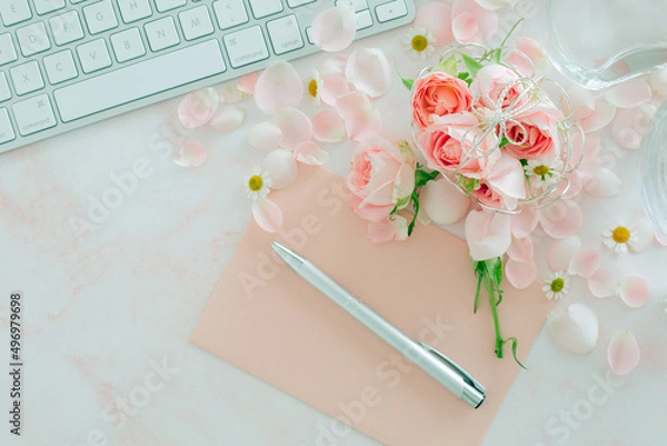 Fototapeta 花のあるワークスペース