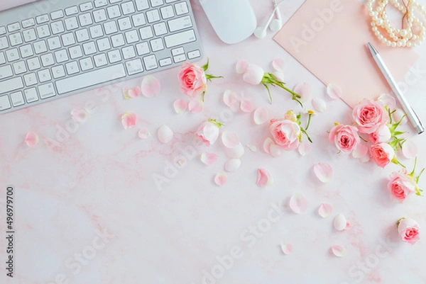 Fototapeta 花のあるワークスペース