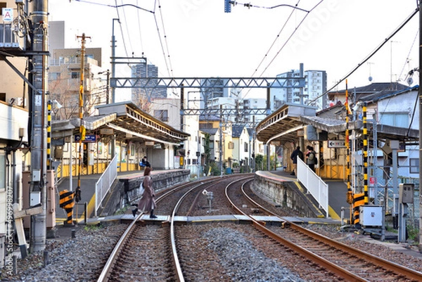 Fototapeta 亀戸私鉄駅と踏切の風景