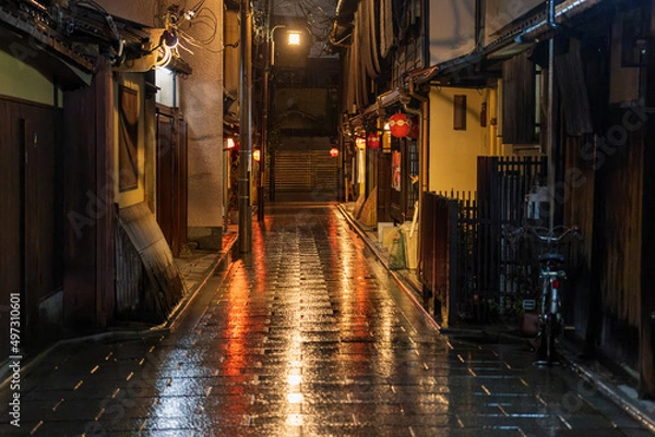 Fototapeta Empty alley in Kyoto's historic Gion district at night after rain