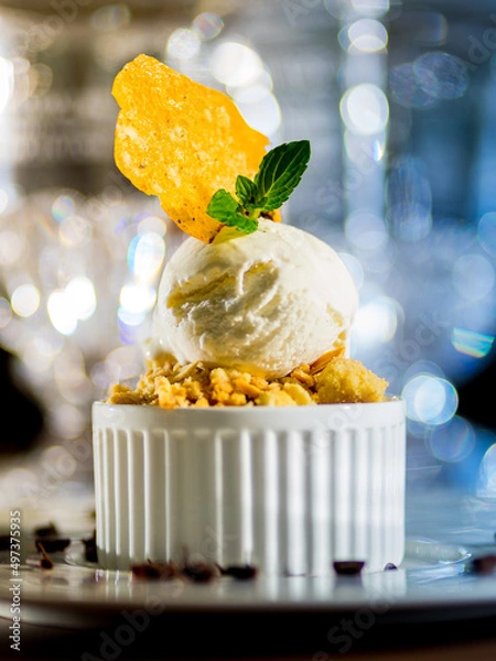 Obraz Vanilla ice cream with crisps