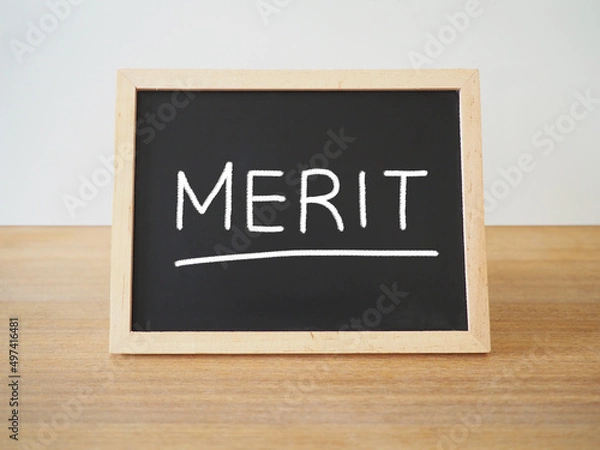 Fototapeta メリット（Merit）とチョークで書かれた黒板