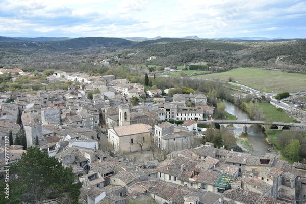 Obraz Village entouré de plaines