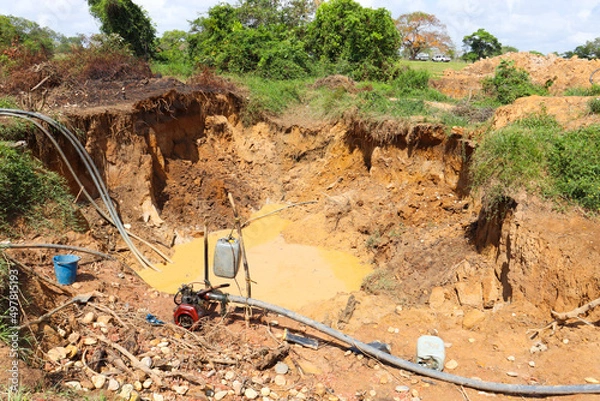 Fototapeta Minería ilegal en Colombia y sus consecuencias ambientales