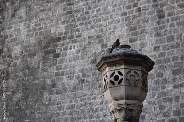 Obraz City lamp with resident