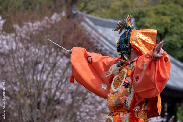 Fototapeta 寺院で行われた舞楽奉納