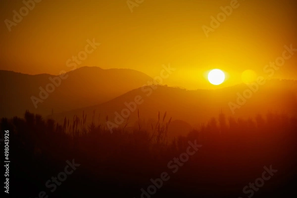 Obraz 夕日と山々のシルエット