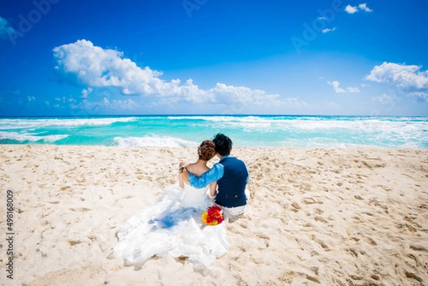 Obraz タイトル　ウエディングフォトのアイディアのあるカップルの写真