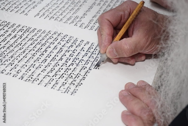 Obraz Sofer writes a sefer Torah