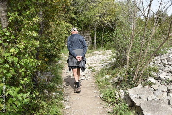 Obraz Vieil homme qui marche de dos