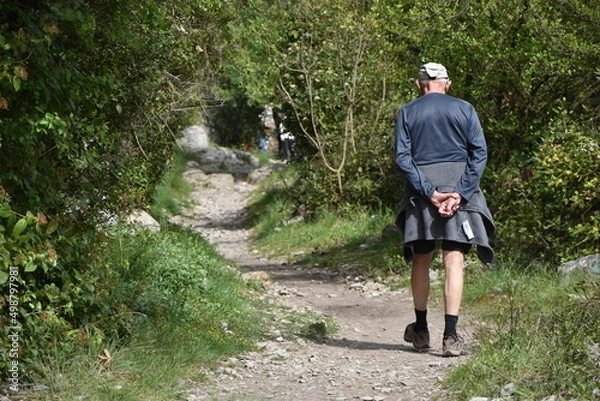 Obraz Vieil homme qui marche de dos