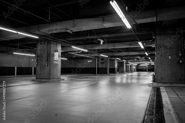 Obraz 誰もいない地下駐車場
