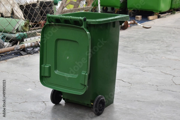 Fototapeta CONTENEDORES DE BASURA - TRASH BINS