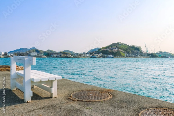 Obraz 白いベンチと尾道水道　瀬戸内海の観光スポット	