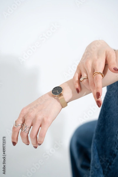 Fototapeta 女性 手 ネイル 腕時計 指輪 腕