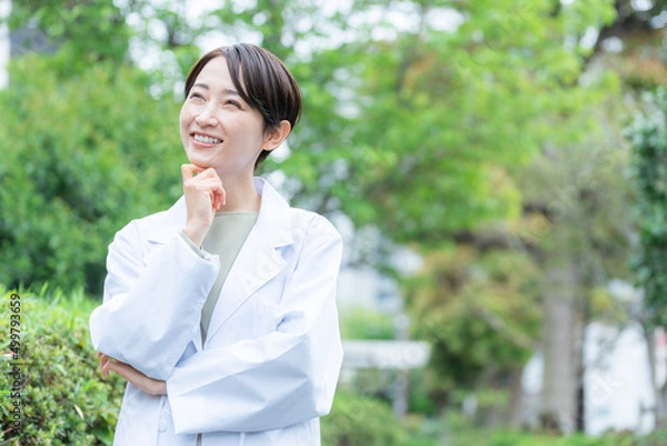 Obraz 考える医者（医療・女性・白衣・健康・ヘルスケア）