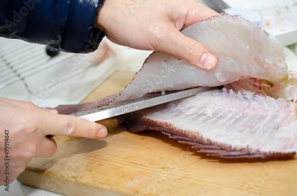 Fototapeta 魚をさばく