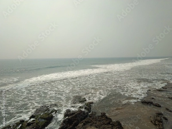 Obraz waves crashing on rocks