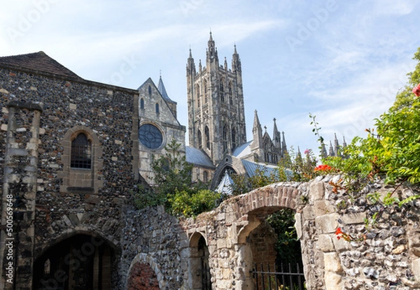 Fototapeta View of Canterbury cathedral tower from path leading to King's School.