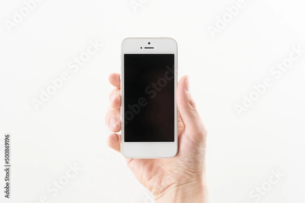 Fototapeta スマートフォンを持つ男性の手元の切り抜きイメージ