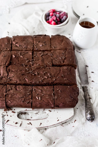 Obraz Simple brownie cake with chocolate sauce