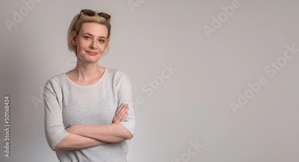 Obraz Portrait of charming attractive blonde girl cross hands with sunglasses on head ready decide choose choice decisions solution wear stylish clothes over gray color background