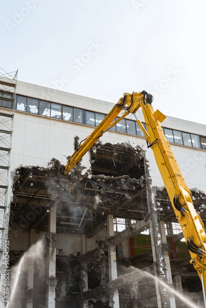 Obraz パワーショベルによるビル解体工事現場